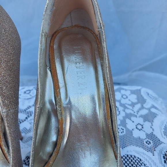 FOREVER 21 Gold Platform Heels size 7 - Picture 10 of 13